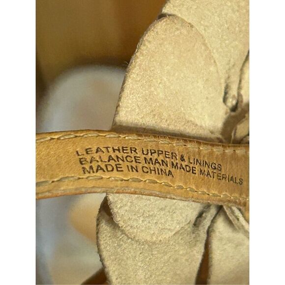 Born Hand Crafted Footwear Women’s 7 Floral Strappy Sandals Slip Ons Read - Picture 8 of 11